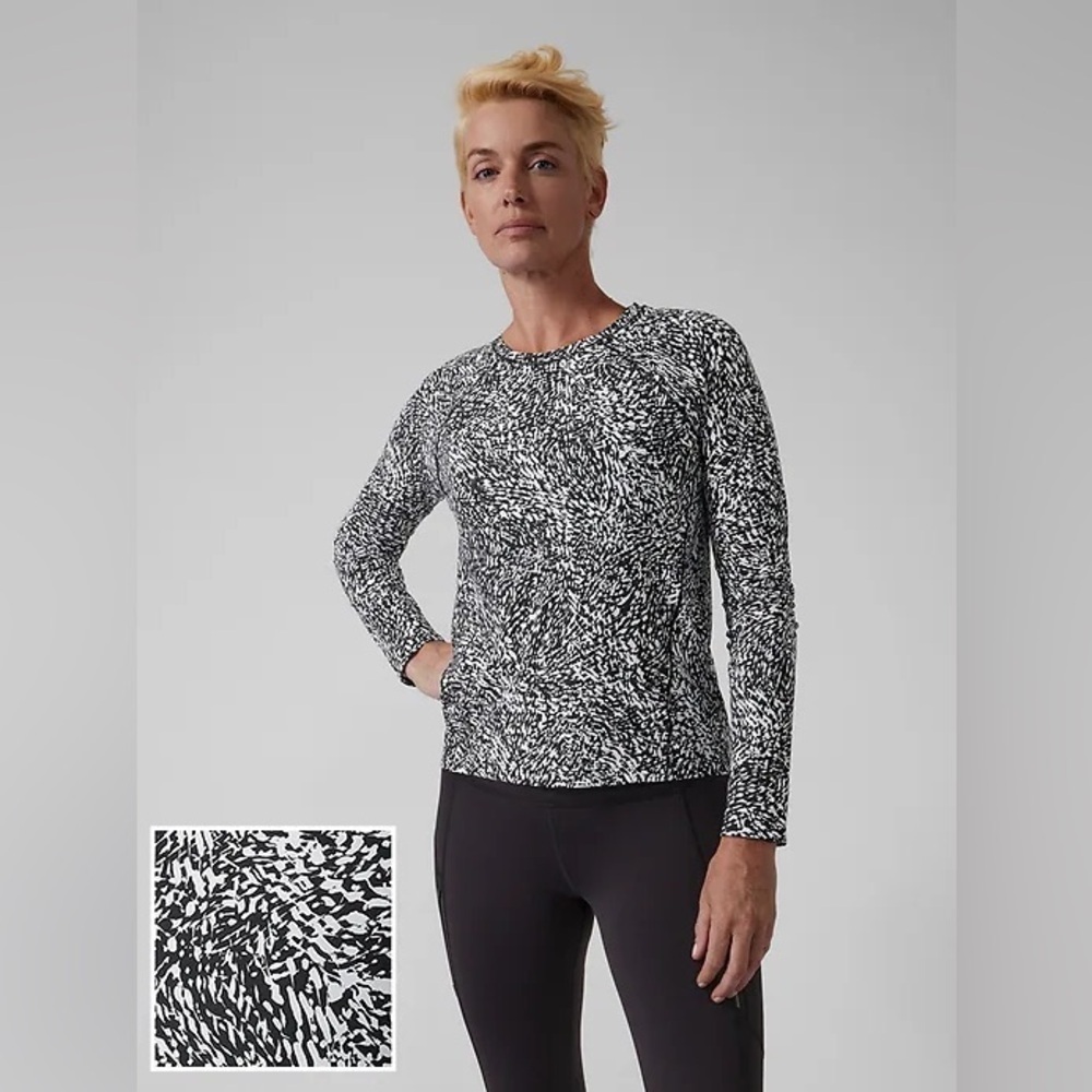 Athleta ULTIMATE TRAIN TOP Long Sleeve Black and White Size Small E34